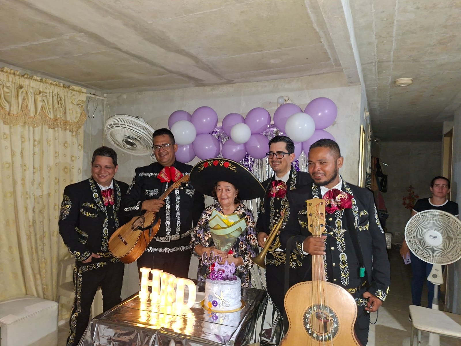Serenata cumpleaños de Mama.
